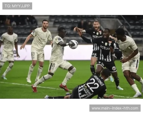 摩纳哥防线崩塌，洛里昂反击高效取客场胜利