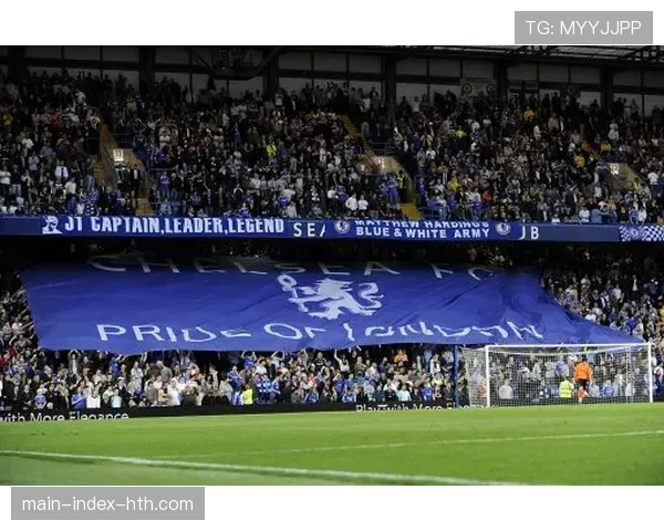 突发：切尔西vs埃弗顿比赛因场外安全警报中断，球迷紧急疏散