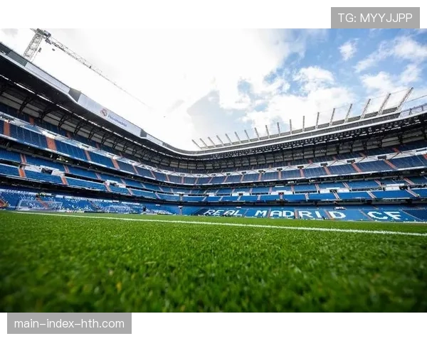 伯纳乌球场全新可伸缩草皮系统通过最终测试，即将投入使用